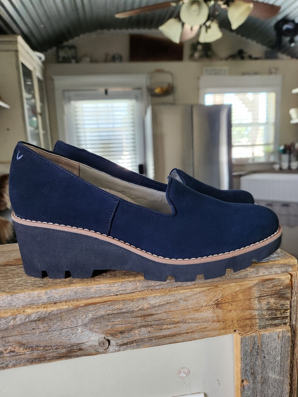Vionic Willa Navy Suede Wedge Size 7.5 Excellent Sanitized RTW
